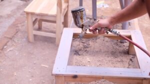 Read more about the article Mengenal Karakter Kayu Untuk Finishing Kayu Jati Belanda Yang Tepat