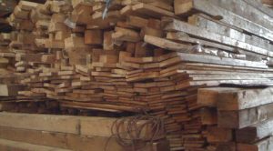 Read more about the article Sudahkah Lantai Kayu Anda Menggunakan Sanding Sealer? Cek Cara Ini