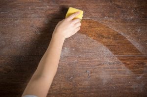 Read more about the article 4 Trik Cara Mengaplikasikan Cat Lemari Dapur dan Tips Perawatannya