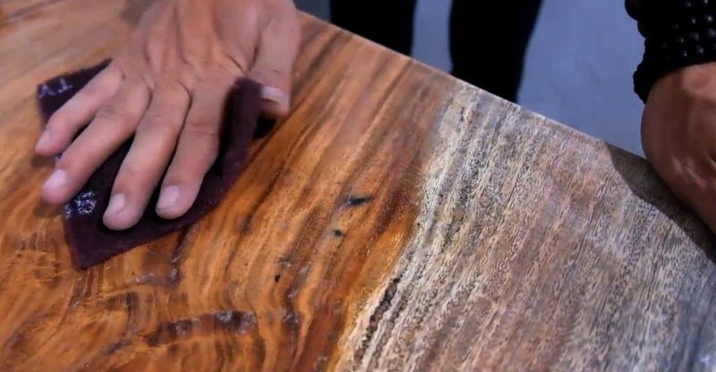Panduan DIY Tips Finishing Table Top Bagi Pemula dengan Biovarnish - amplas meja kayu
