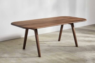 Meja makan yang difinishing dengan wood stain walnut brown