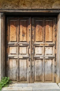 pintu kayu kusam
