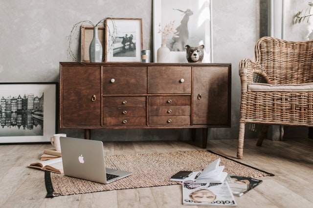 mebel jati belanda yang diaplikasi cat kayu wood stain