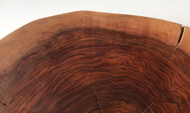kayu johar dalam bentuk log