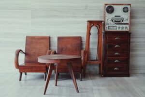 Read more about the article Upgrade Ruang Keluarga Gaya Vintage dengan 7 Perabotan Jati Belanda