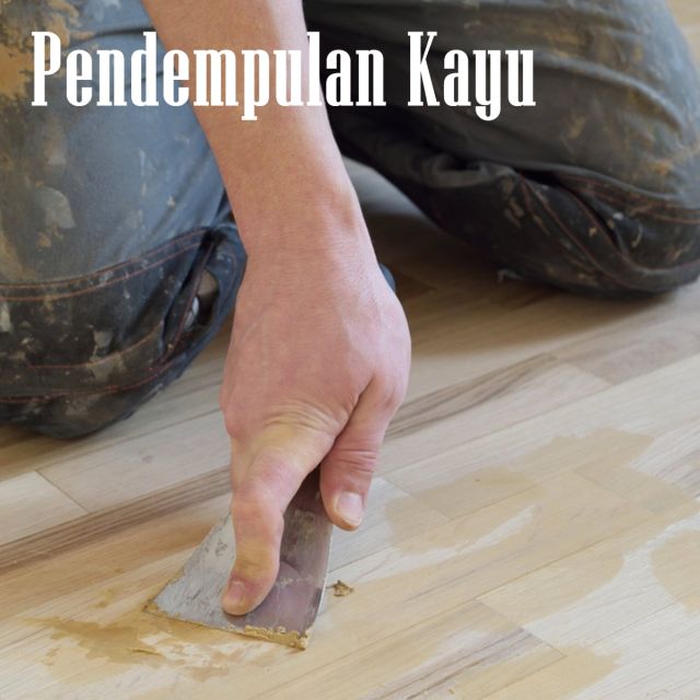 4 Langkah Proses Mendempul Kayu Berlubang